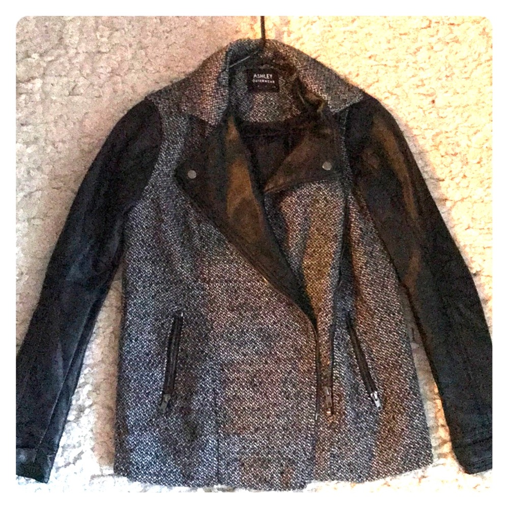 Cute Black leather sleeve coat